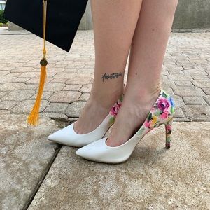 Floral Pointed Heels size 11